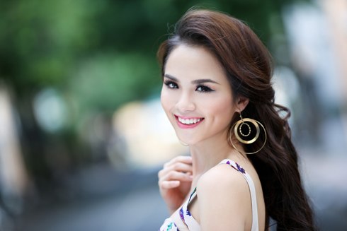 "Hút hồn" những đôi má lúm đồng tiền của sao Việt566