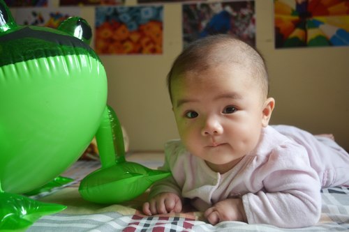 Ăn lựu để sinh con có má lúm đồng tiền, thực hư ra sao?