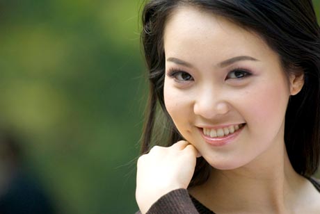 Có nên cắt má lúm đồng tiền không?